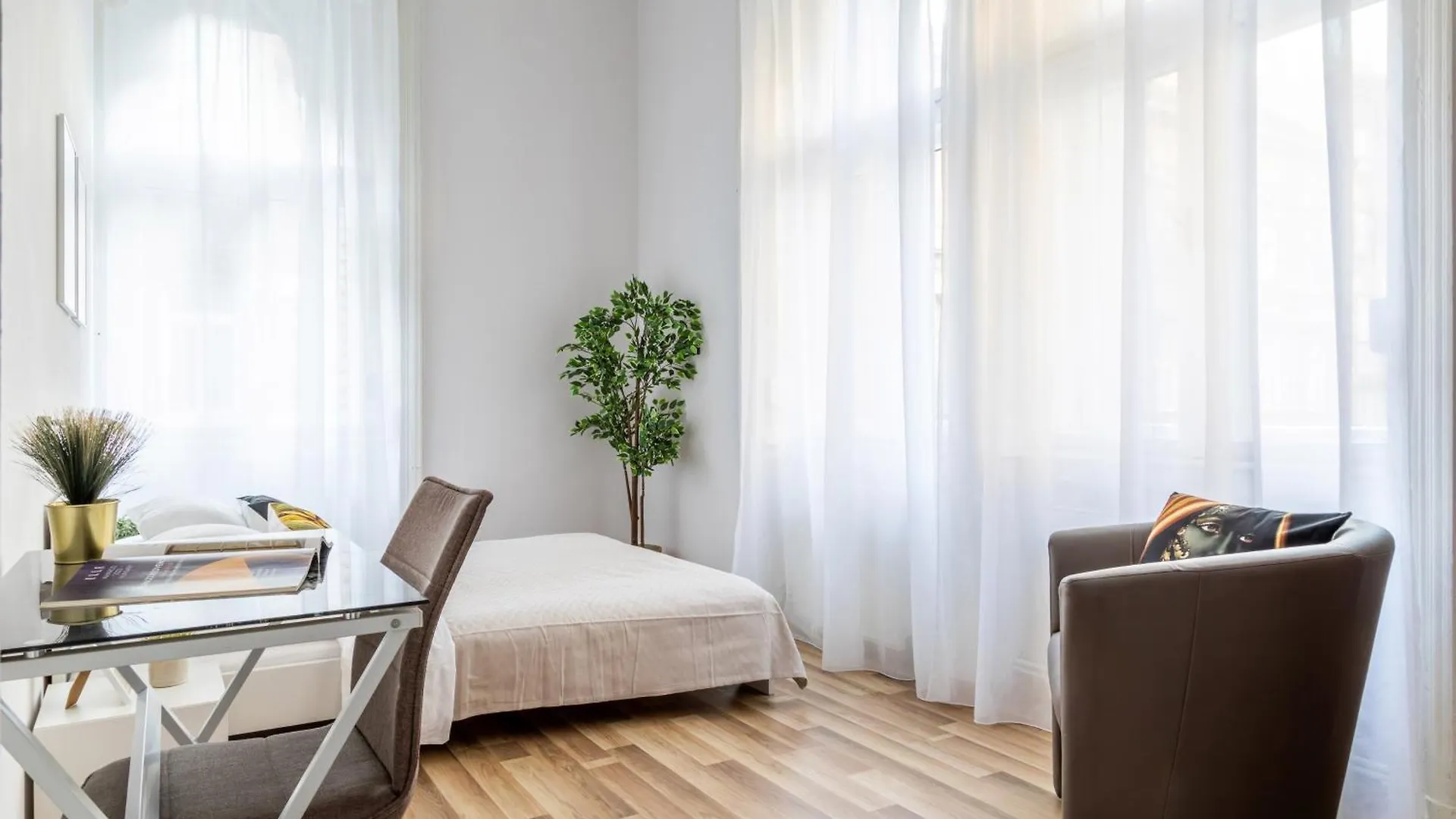 Urban Lights Apartment In Downtown Budapesta